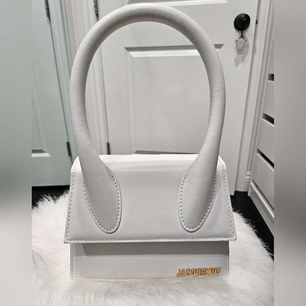 Jacquemus white le chiquito moyen top handle bag
